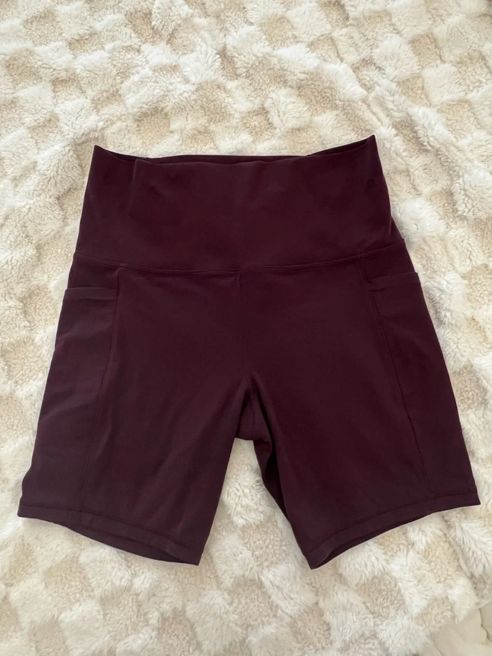 Athleta Salutation Stash 7” Shorts Small Petite